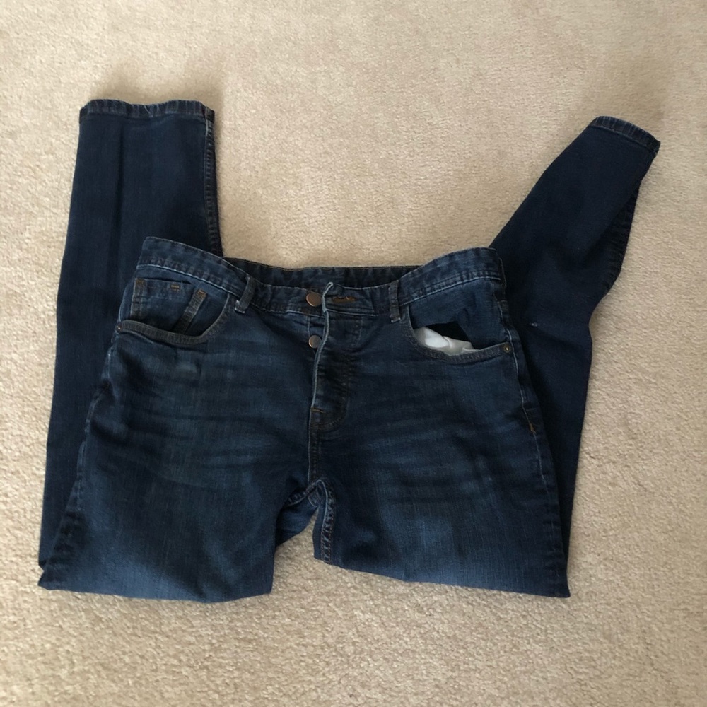 Blue primary jeans.